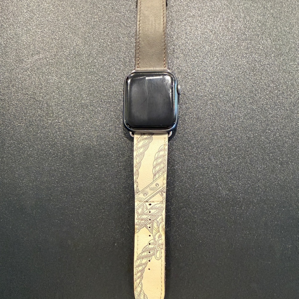 Hermes Apple Watch strap 
Size 44mm  (watch not included)
